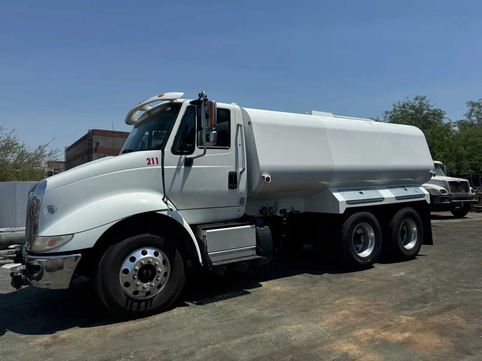 2016 INTERNATIONAL WATER TRUCK 