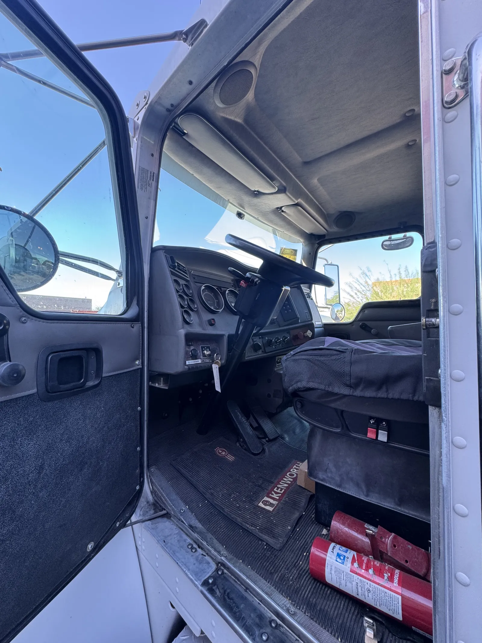 2006 KENWORTH T300 