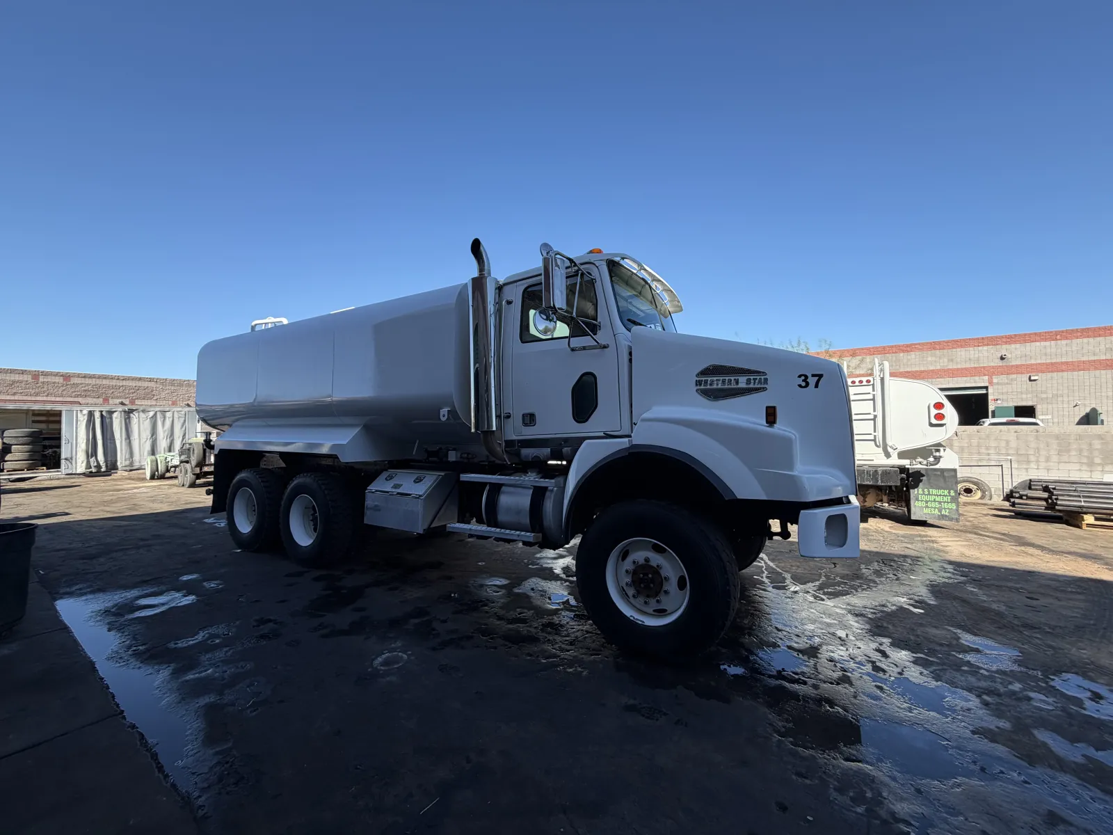 2006 WESTERN STAR WATER TRUCK 